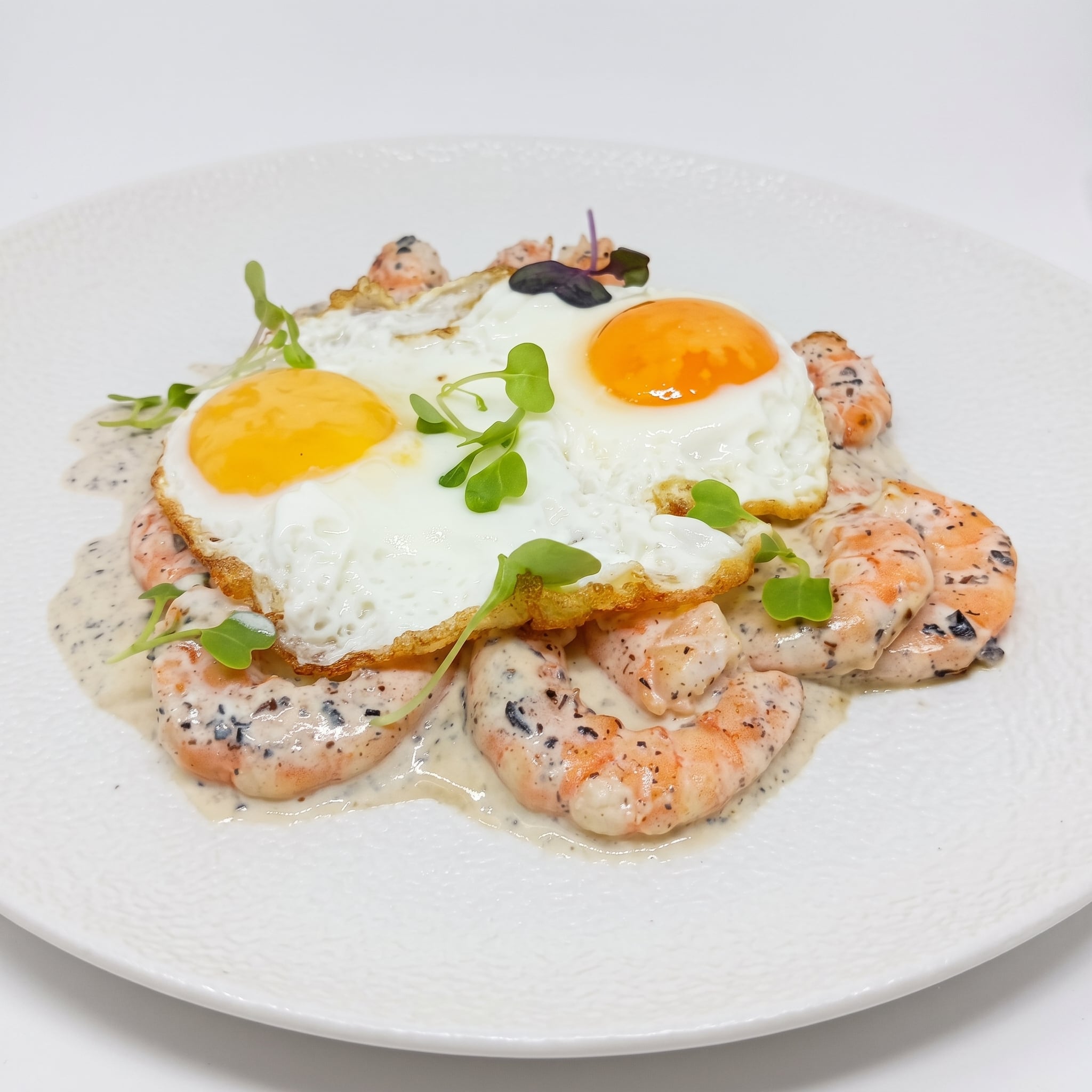 Revuelto cremoso de langostino de Sanlúcar con salsa de trufa